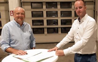 CSU-Ortsverbandsvorsitzender Sebastian Kitta (r.) dankte bei der ersten offenen Ortsvorstandssitzung dem ausgeschiedenen Gemeinderat und ehemaligen Bürgermeisterkandidaten Armin Betz (l.) für dessen unermüdlichen Einsatz.