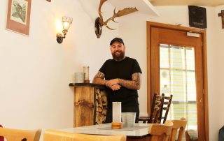 Auf „Zum Kulbalzer“: Am Freitag eröffnet Thomas Bauer im ehemalige „Salute – Coffee & more“ in der Weidener Fußgängerzone seine neue Zoigl-Stubn. Bild: lst