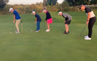 Am Wochenende war der zweifache Golf-Europameister Matthias Schmid (r.) erneut beim GLC Schmidmühlen zu Gast und gab dabei den Jugendlichen Tipps und Tricks aus erster Hand.