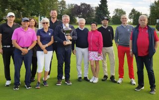 Gratulation an den GLC Schmidmühlen: Die Gastgeber behielten im Clubvergleich mit dem GC Straubing Stadt und Land e. V. die Oberhand.