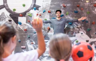 Der ehemalige Skirennläufer Felix Neureuther ist Schirmherr, Vorbild und Werbegesicht der Kampagne „Beweg Dich schlau!“ des BLSV und der BSJ. Foto: Matthias Fend/BLSV