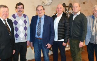 Mit dieser Vorstandschaft geht der Golf- und Landclub Schmidmühlen in die nächsten drei Jahre (v. l. n. r.): Harald Thies (Präsident), Peter Kaluza (Schriftführer), Peter Strasser (Finanzwart), Frank Käfer (Marketing/Presse), Ernst Leibelt (Vize-Präsident) und Reinhold Scharl (Spielführer/Turnierleitung).