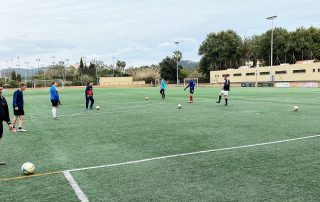 Von wegen Urlaub: Die Unified-Fußballer des HPZ-RehaSport-Vereins bereiten sich aktuell in einem Trainingslager in Calvià auf Mallorca auf die bevorstehenden Special Olympics-Wettkämpfe im Juni in Berlin und im Juli in Regensburg vor. Foto: HPZ/Thomas Fritsch