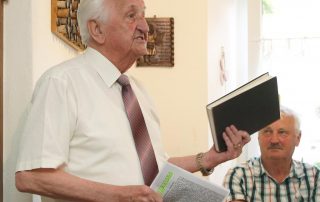 Der Flosser Ex-Bürgermeister Fred Lehner begeisterte das CSU-Publikum im „Brauhaus“ mit einem mit Anekdoten gespickten Vortrag zu „Floß, wie es früher einmal war“.