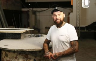 Thomas Bauer blickt durchaus zuversichtlich in die Zukunft: Derzeit bringen die Bauarbeiter, wie hier in der großen Diskothek, das neue „Salute“, das heuer noch eröffnet wird, komplett auf Vordermann.