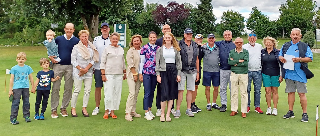 Die Gewinnerinnen und Gewinner des „B+B Schleinkofer“-Cups 2022, bei dem am Sonntag in Schmidmühlen 90 Golferinnen und Golfer an den Start gingen.