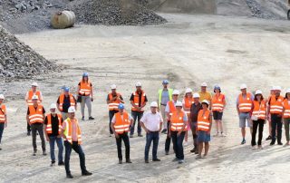 Die Mitglieder des Kreisverbandes Nordoberpfalz der Mittelstands-Union (MU) bekamen am Donnerstagabend interessante und nicht alltägliche Einblicke in den Steinbruch hinter der Oberbaumühle bei Windischeschenbach.