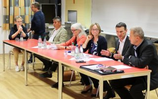 Der Aufsichtsrat mit Vorsitzender Birgit Reil (3. v. r.) und HPZ-Vorstandsvorsitzender Christian Stadler (2. v. r.) berichteten bei der Mitgliederversammlung des Vereins „Lebenshilfe für Behinderte e. V.“ nicht nur über das letzte Jahr, sondern auch über viele aktuelle Dinge und Planungen in der Zukunft.