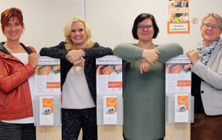 Ein breites Lächeln als Dankeschön (v. l. n. r.): Der Verein Donum Vitae Weiden e. V. mit Andrea Gollwitzer (Vorsitzende des Fördervereines), Andrea Lang (Bevollmächtigte für die Stadt Weiden und den Landkreis Neustadt/WN), Sandra Dostler (Bevollmächtigte für den Landkreis Tirschenreuth) und Elisabeth Schieder (Leiterin der Weidener Beratungsstelle) sind mit dem Erlös aus der achtwöchigen Pfandbon-Aktion der EDEKA-Märkte Legat mehr als zufrieden.