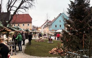 Der Flosser Marktplatz wird am Freitag, 25. November, ab 16 Uhr beim 7. Adventsmarkt der Frauenunion (FU) wieder im vorweihnachtlichen Glanz erstrahlen.