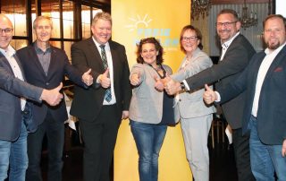 Ein starkes Team für die nördliche Oberpfalz: Die Freien Wähler nominierten am Dienstagabend im Hotel Igel bei Püchersreuth ihre Direkt- und Listenkandidaten für die Landtags- und Bezirkstagswahlen am 8. Oktober 2023 (v. l.): Johannes Schmid, Markus Schäffler, Bernhard Schmidt, Petra Baierl, Gabriela Bäumler, Tobias Groß und Hubert Schicker.