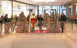 Überraschung am Samstagvormittag im Weidener NOC: Mit einem musikalischen Flashmob begeisterte der Flosser Chor „All Generations“ die Besucherinnen und Besuche rund erntete dafür großen Applaus.