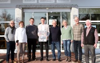 Ehemalige „Krankenhäusler“ und ihre Angehörigen statteten vor kurzem ihrem früheren Mitarbeiter und dem jetzigen HPZ-Vorstandsvorsitzenden Christian Stadler einen Besuch ab (v. l. n. r.): Juan Vilas, Rita Stadler, Hans Kaltenecker, Christian Stadler, Eduard Schultes, Helga Wolfrath, Hans Wolfrath und Fritz Landgraf.