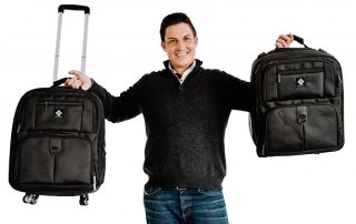 Das ist das Ding: Stolz präsentiert MORESY-Gründer Jens Bruins sein Upgrade des nun serienreifen „All inclusive“-Büros“. alle Fotos: MORESY GmbH