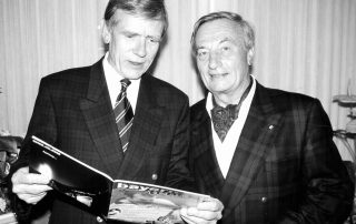 Der Bayerische Tennis-Verband trauert! Sein ehemaliger Vorsitzender des Bezirks Oberpfalz, Egon Radler (r.), hier mit dem früheren DTB-Vorsitzenden Georg Freiherr von Waldenfels, verstarb am 12. Juli in Regensburg.