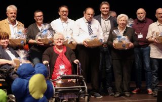 Ingo Kraus (6. v. l.), Vorsitzender des Werkstattrates im Heilpädagogischen Zentrum (HPZ) Irchenrieth, ist am Mittwoch bei der 15-Jahr-Feier der LAG WR Bayern e. V. als eines ihrer Gründungsmitglieder geehrt worden.