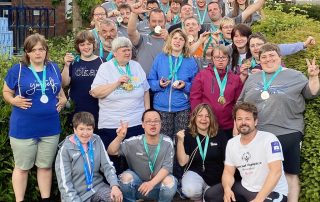 Was für ein erfolgreicher Auftritt: Die Sportler des RehaSportvereines des HPZ Irchenrieth sowie ihre Unified-Partner und Betreuer freuten sich über 13-mal Edelmetall.