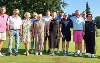 Eine rundum gelungene Angelegenheit war der „Kuno-Cup 2024“ des GLC Schmidmühlen, bei dem sich Spielleiter Reinhold Scharl (r.) und GLCS-Präsident Harald Thies (5. v. r.) bei Clubwirt Roland „Kuno“ Konopisky (2. v. r.) für dessen Unterstützung bedankten.