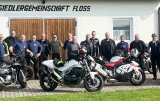 Die „Motorradfreunde Nervenkitzel“ der Siedlergemeinschaft Floß machten sich am „Siedlerhaisl“ auf dem Weg zu ihrer diesjährigen Tour, die sie dieses Mal nach Niederbayern und Oberösterreich führte.