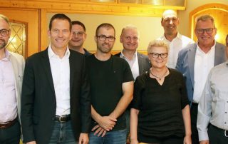 Die neue Vorstandschaft der Mittelstands-Union (MU) Nordoberpfalz mit ihrem Vorsitzenden Dr. Alexander Herzner (l.) hieß zur ihrer ersten Sitzung nach den Neuwahlen MdB Albert Rupprecht (2. v. l.) als Gesprächspartner willkommen.