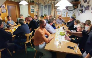 Die CSU-Familie hatte mit ihrer Veranstaltungsreihe „D'Leit im Mittelpunkt“, dieses Mal in der Gaststätte „Bärnstüberl“ in Würzelbrunn, erneut den Nerv der Zeit bei den Flossern getroffen.