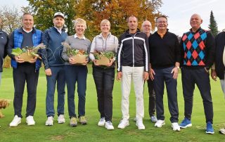 Zum Abschluss hat es auch 2024 nur Sieger gegeben: GLC-Präsident Harald Thies (l.), Spielführer Reinhold Scharl (r.), Marketing-Vorsitzender Frank Käfer (2. v. r.) und Organisator Herbert Doleschal (3. v. r.) gratulierten den Gewinnern.