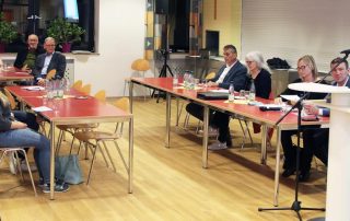 Der Aufsichtsrat mit Vorsitzender Birgit Reil (3. v. r.) und HPZ-Vorstandsvorsitzender Christian Stadler (2. v. r.) berichteten bei der Mitgliederversammlung des Vereins „Heilpädagogisches Zentrum Lebenshilfe für Behinderte e. V.“ nicht nur über das letzte Jahr, sondern auch über viele aktuelle Dinge und Planungen in der Zukunft.