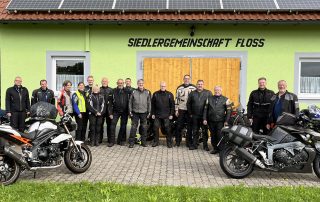 Die „Motorradfreunde Nervenkitzel“ der Siedlergemeinschaft Floß machten sich am „Siedlerhaisl“ auf dem Weg zu ihrer diesjährigen Tour, die sie dieses Mal nach Niederbayern, Tschechien und Österreich führte.