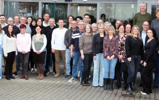 Geballte Ansammlung von Erfahrung, Engagement und Wissen: Das Heilpädagogische Zentrum (HPZ) Irchenrieth ehrte am Donnerstagnachmittag seine Mitarbeiterinnen und Mitarbeiter, die bereits zehn, 25, 30 und 40 Jahre dort beschäftigt sind. Fotos: lst